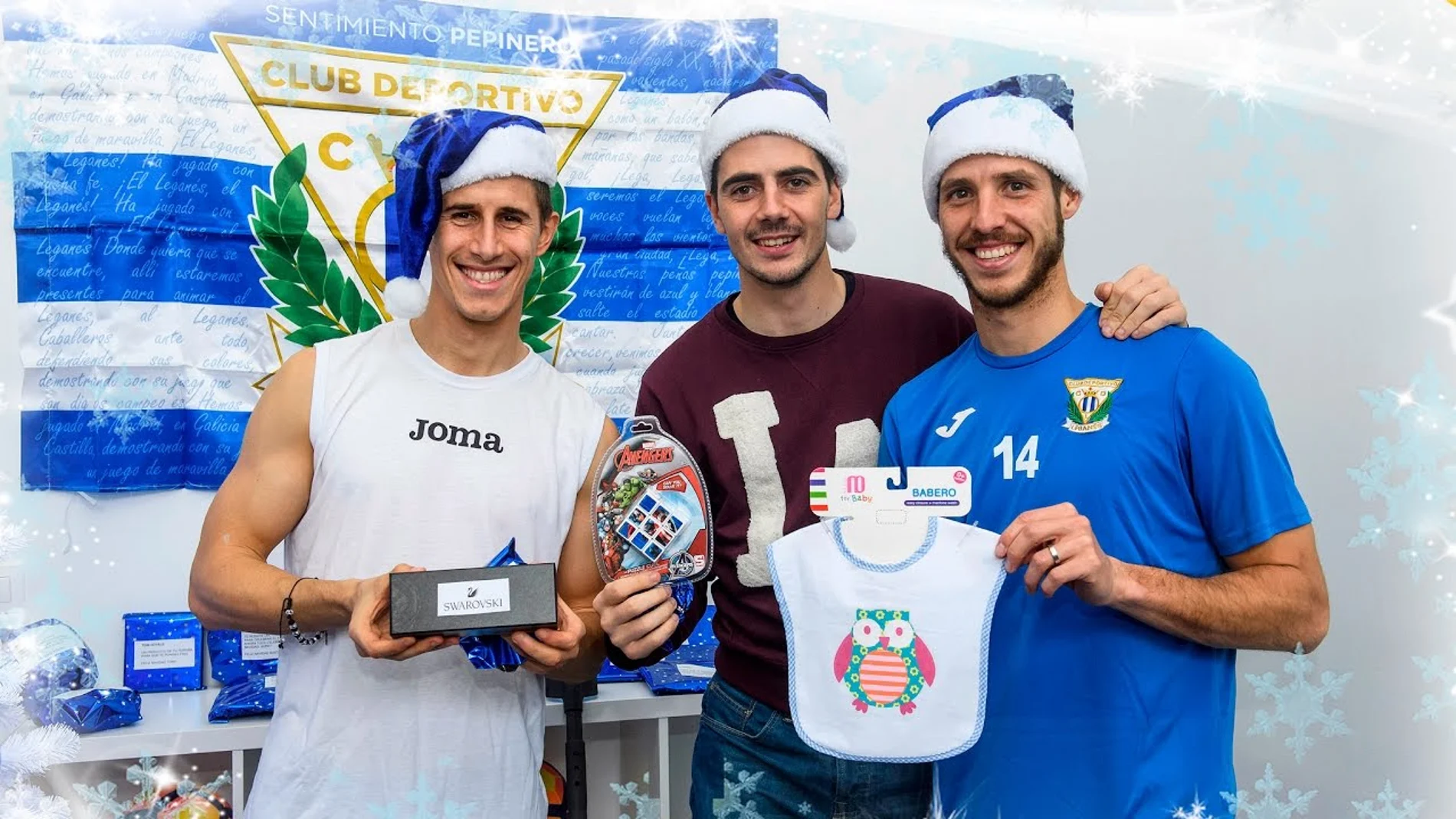 El Lega felicita la Navidad con un divertido vídeo de sus jugadores abriendo unos regalos sorpresa 'personalizados' El Lega felicita la Navidad con un divertido vídeo de sus jugadores abriendo unos regalos sorpresa 'personalizados'