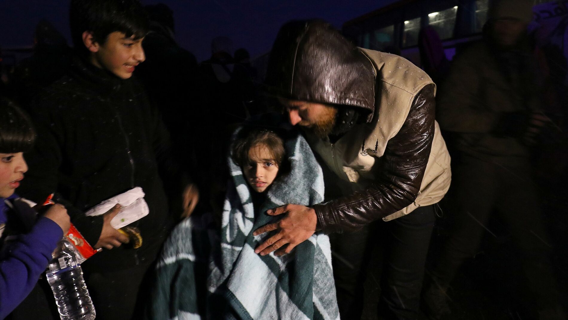 Evacuaci&oacute;n de civiles en Alepo