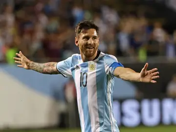 Argentina cierra el año como primera del ránking FIFA y España sigue a la cola del 'top ten' Argentina cierra el año como primera del ránking FIFA y España sigue a la cola del 'top ten'