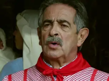 Frame 19.707272 de: El presidente cántabro Miguel Ángel Revilla le canta un villancico a los barandas de la UE Frame 19.707272 de: El presidente cántabro Miguel Ángel Revilla le canta un villancico a los barandas de la UE