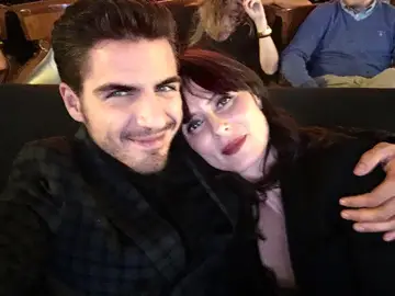 Maxi Iglesias infiltrado con Aitana Sánchez-Gijón y Peter Vives durante el directo de 'Velvet' Maxi Iglesias infiltrado con Aitana Sánchez-Gijón y Peter Vives durante el directo de 'Velvet'