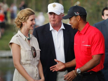 Ivanka Trump, Donald Trump y Tiger Woods, durante un partido