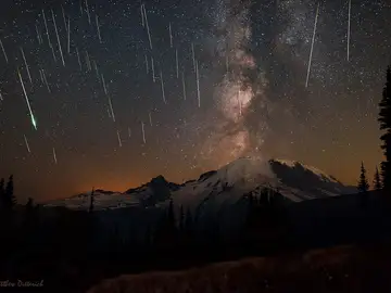 Las Perseidas de Agosto fotografiadas en 2015 en el Parque Nacional del Monte Rainier (Estados Unidos) Las Perseidas de Agosto fotografiadas en 2015 en el Parque Nacional del Monte Rainier (Estados Unidos)