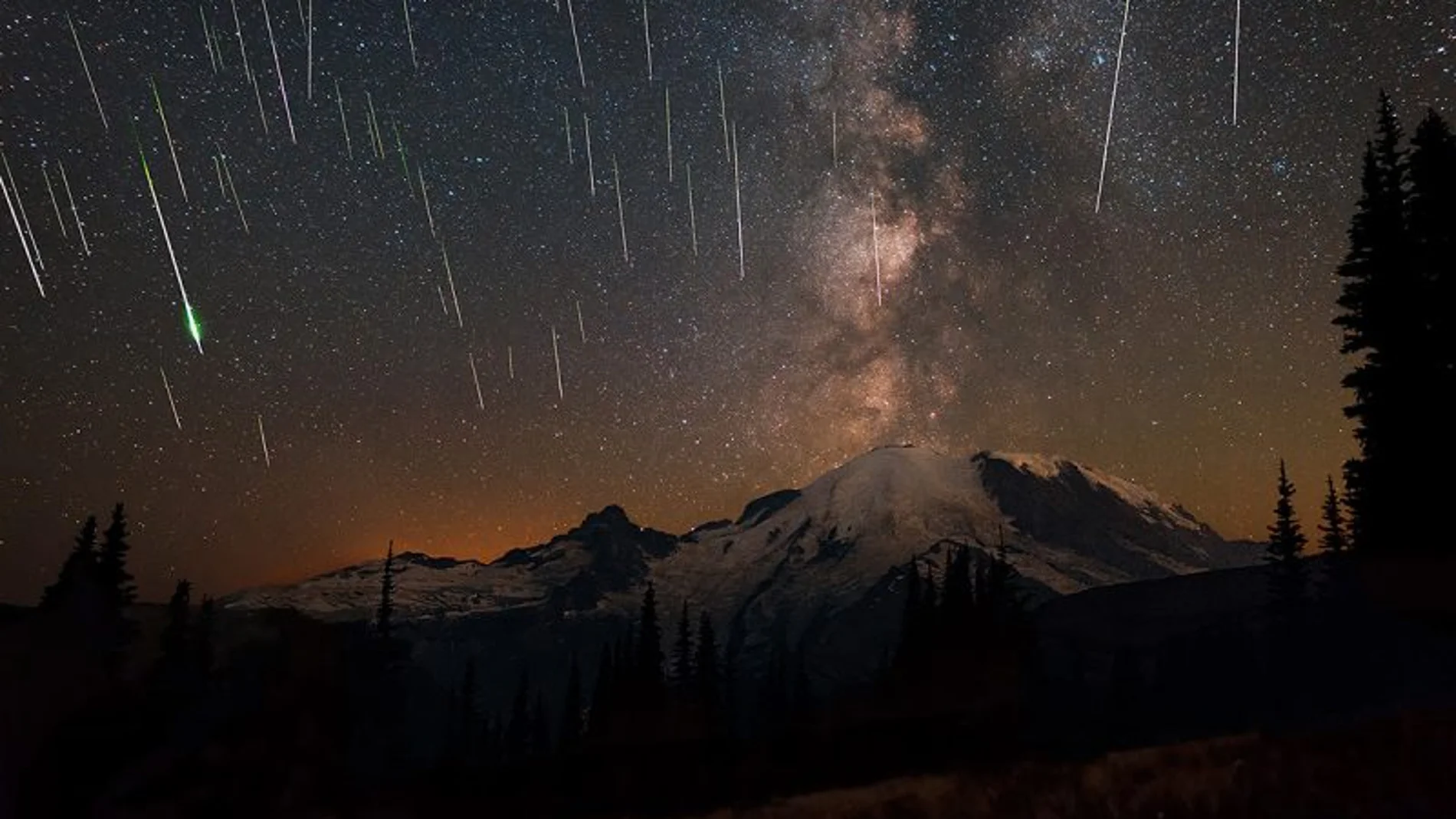 Las Perseidas de Agosto fotografiadas en 2015 en el Parque Nacional del Monte Rainier (Estados Unidos) Las Perseidas de Agosto fotografiadas en 2015 en el Parque Nacional del Monte Rainier (Estados Unidos)