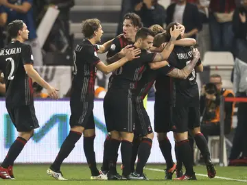 El Milan celebra su triunfo en la Supercopa de Italia sobre la Juventus El Milan celebra su triunfo en la Supercopa de Italia sobre la Juventus