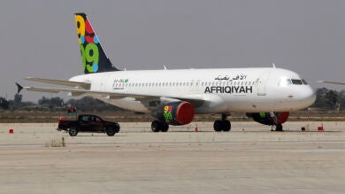 Los secuestradores del avión libio se entregan a la policía en Malta