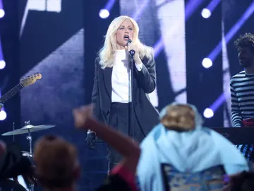 Esther Arroyo llena de luz el plató como Kim Carnes en ‘Bette Davis Eyes’ Esther Arroyo llena de luz el plató como Kim Carnes en ‘Bette Davis Eyes’