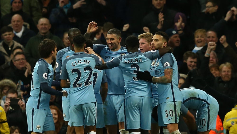 Los jugadores del City celebrando uno de los goles