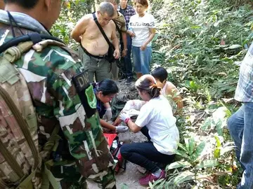 Mujer atendida por las autoridades tras ser mordida Mujer atendida por las autoridades tras ser mordida