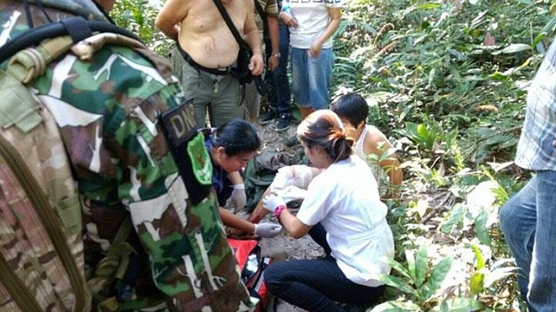 Mujer atendida por las autoridades tras ser mordida Mujer atendida por las autoridades tras ser mordida