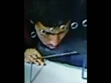 Frame 26.918793 de: Un vídeo muestra al supuesto autor del atentado de Estambul después del tiroteo Frame 26.918793 de: Un vídeo muestra al supuesto autor del atentado de Estambul después del tiroteo