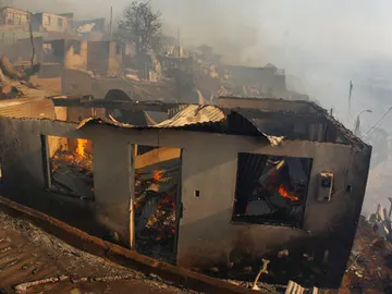 Vivienda calcinada en Valparaíso, Chile Vivienda calcinada en Valparaíso, Chile