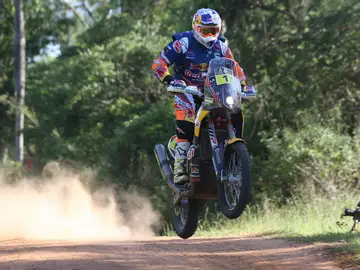 Toby Price conduce su moto durante la disputa del Rally Dakar Toby Price conduce su moto durante la disputa del Rally Dakar