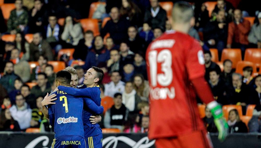 Los jugadores del Celta celebran un gol