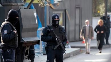 Ponen bajo custodia policial a la esposa y los dos hijos del presunto terrorista de la discoteca de Estambul