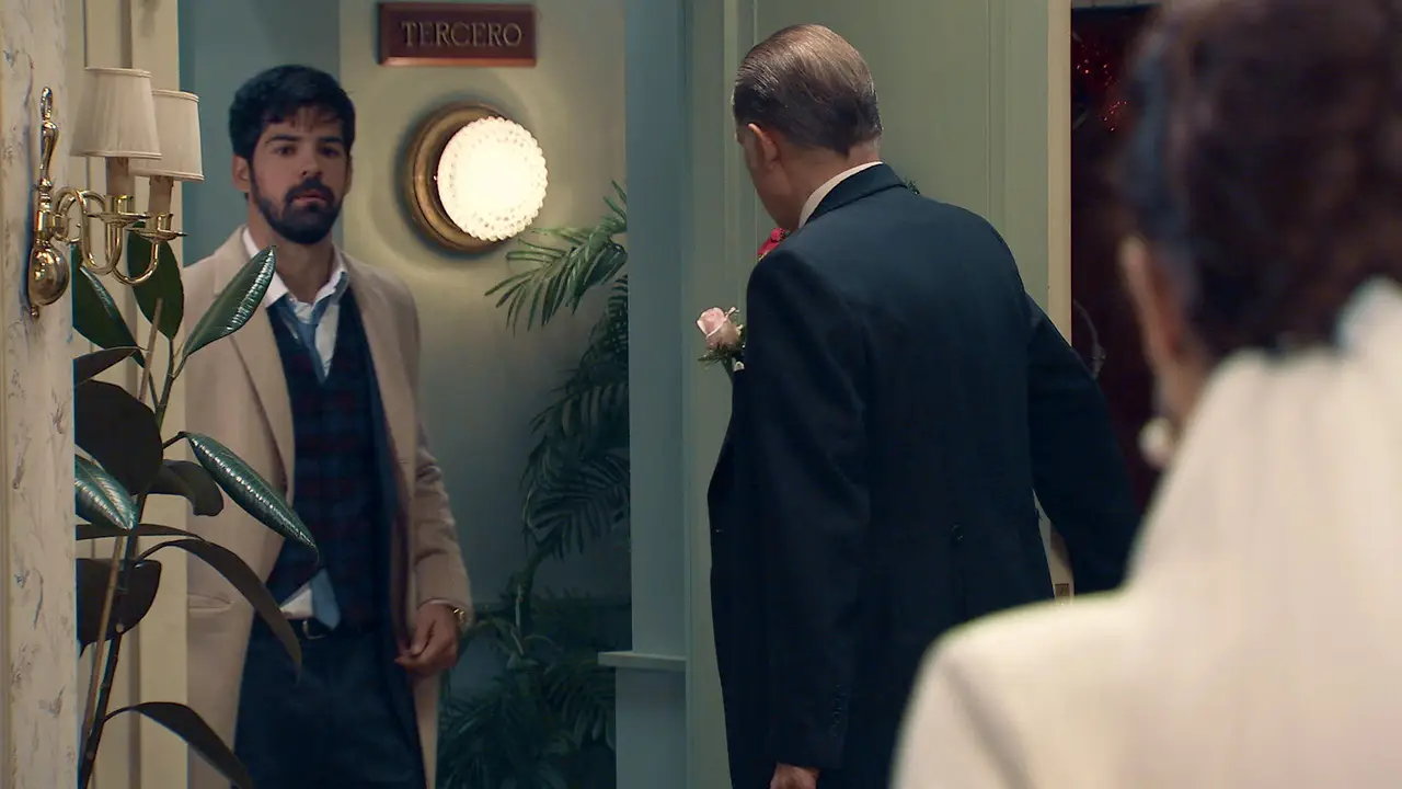 Alonso aparece instantes antes de su boda