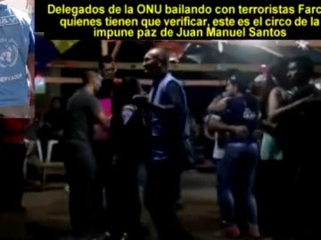 Observadores de la ONU bailando con las FARC