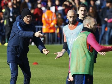 Luis Enrique, durante el entrenamiento con el Barça