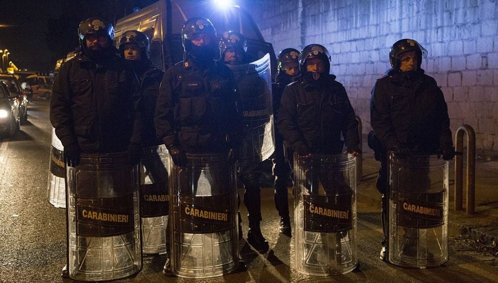 Varios policías en Italia