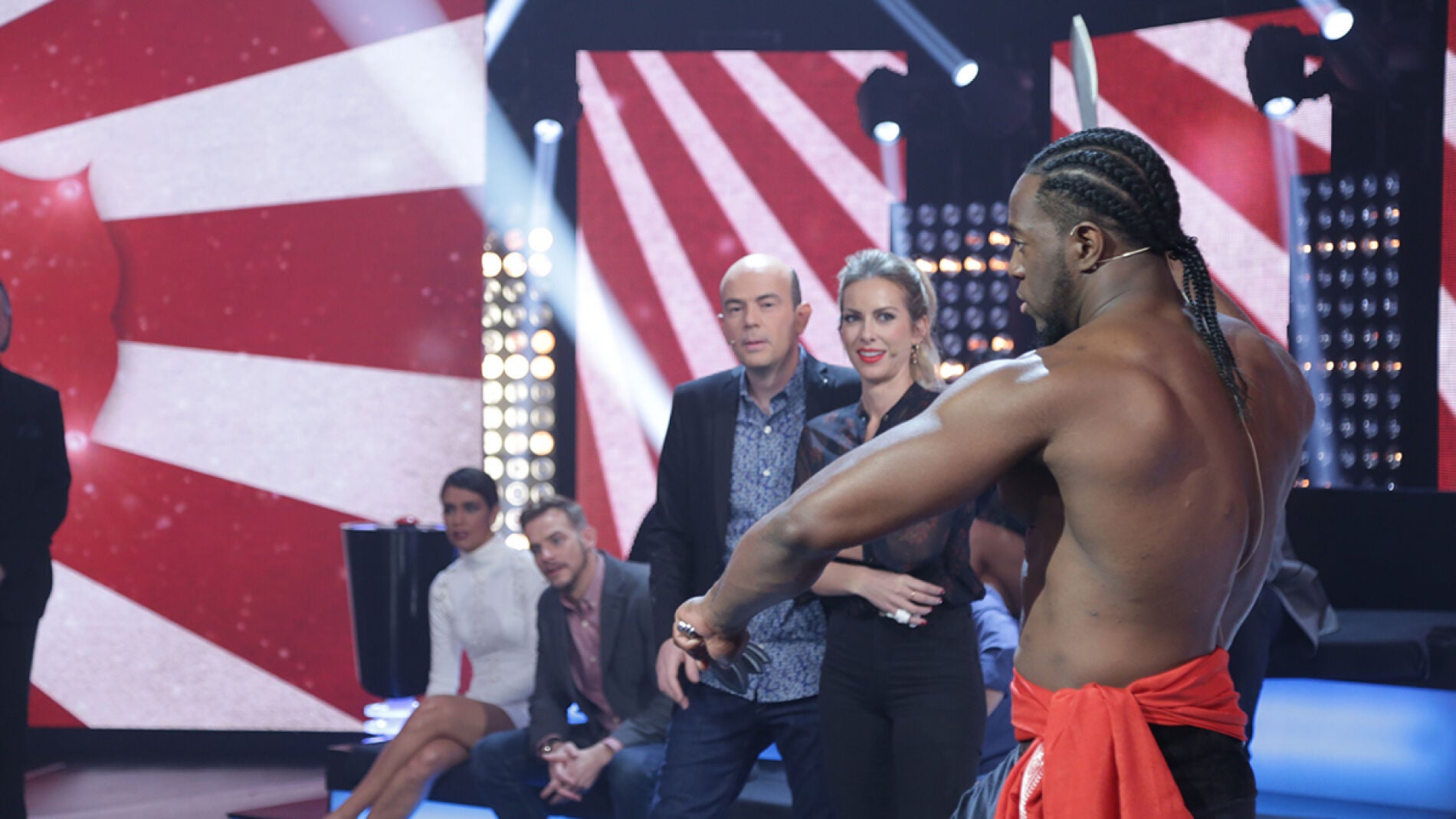 Kira Mir&oacute;, atravesada por &iquest;cinco pu&ntilde;ales afilados?