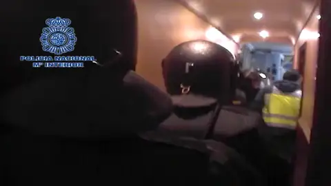 Frame 0.0 de: La Policía Nacional desmantela una red de prostitución de mujeres nigerianas Frame 0.0 de: La Policía Nacional desmantela una red de prostitución de mujeres nigerianas