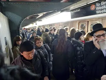 Cerca de 600 personas viajaban en el tren Cerca de 600 personas viajaban en el tren