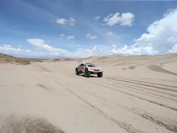 Cyril Despres en la cuarta etapa del Rally Dakar Cyril Despres en la cuarta etapa del Rally Dakar
