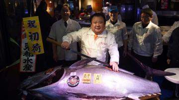 Kimura posa para los medios con un atún rojo