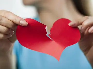 La Audiencia de Valencia anula la indemnización de un hombre a su mujer por ocultarle su homosexualidad La Audiencia de Valencia anula la indemnización de un hombre a su mujer por ocultarle su homosexualidad