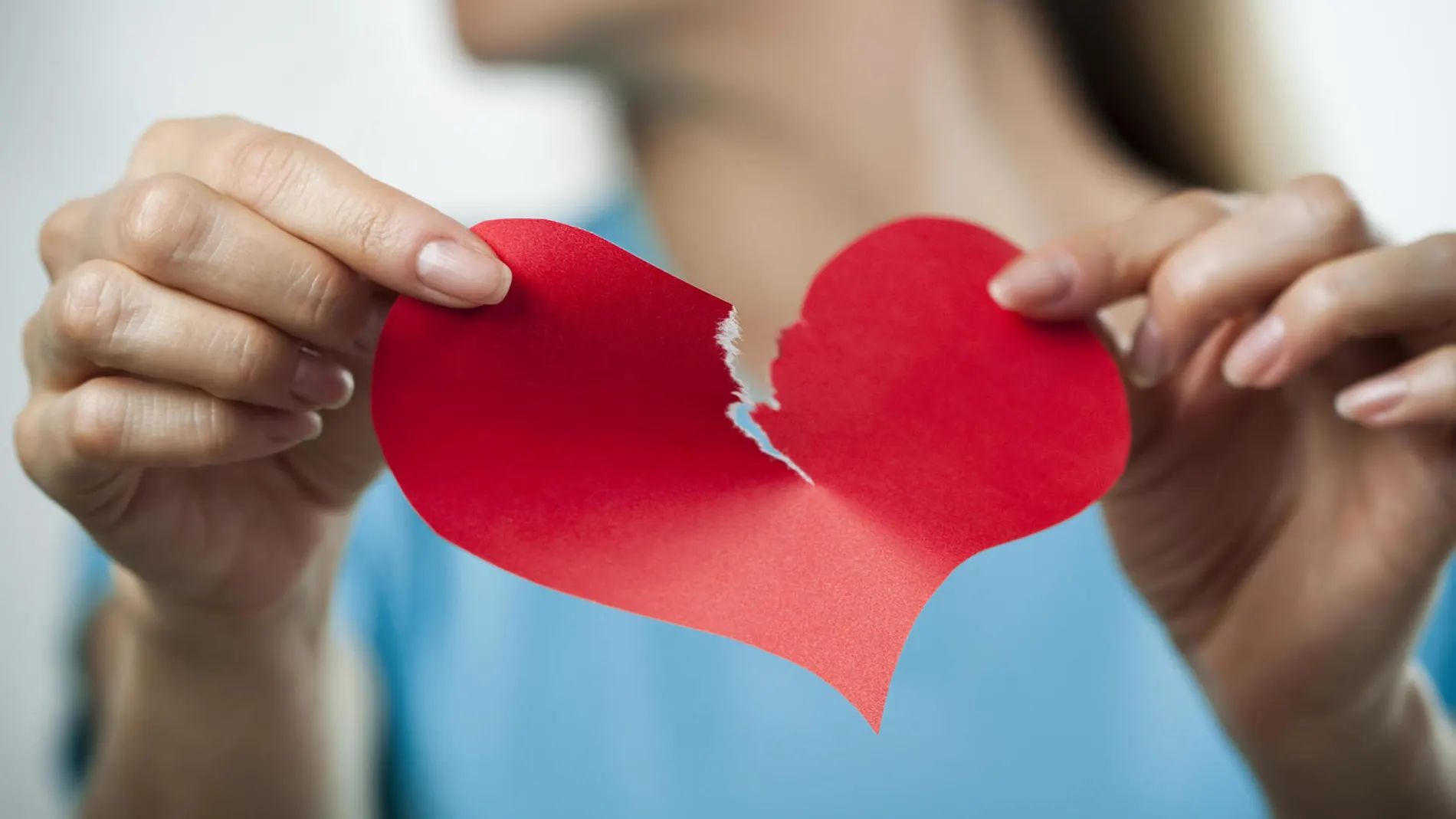 La Audiencia de Valencia anula la indemnización de un hombre a su mujer por ocultarle su homosexualidad La Audiencia de Valencia anula la indemnización de un hombre a su mujer por ocultarle su homosexualidad