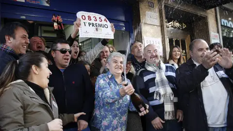 Euforia entre los ganadores del primer premio de 'El NIño' Euforia entre los ganadores del primer premio de 'El NIño'