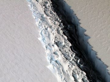  La grieta en la plataforma de hielo de la Antártida crece 11 millas en sólo 6 días