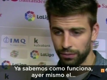 Frame 25.095647 de: Piqué carga contra el árbitro: "Ya sabemos cómo funciona esto, lo vimos en el Real Madrid-Sevilla"