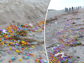 Huevos Kinder esparcidos en una playa