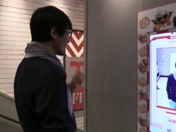 Frame 14.174722 de: Un restaurante KFC de China ofrece un menú personalizado a cada cliente según su cara