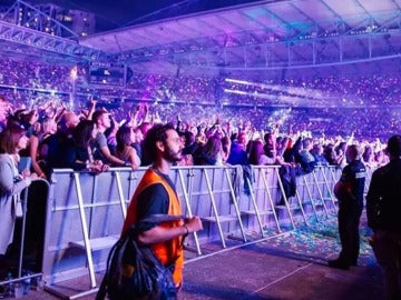 Dave Allegretti en un concierto de Coldplay