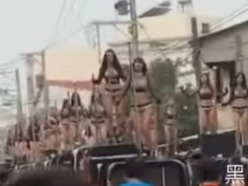 Cortejo fúnebre con bailarinas de pole dance en Taiwán