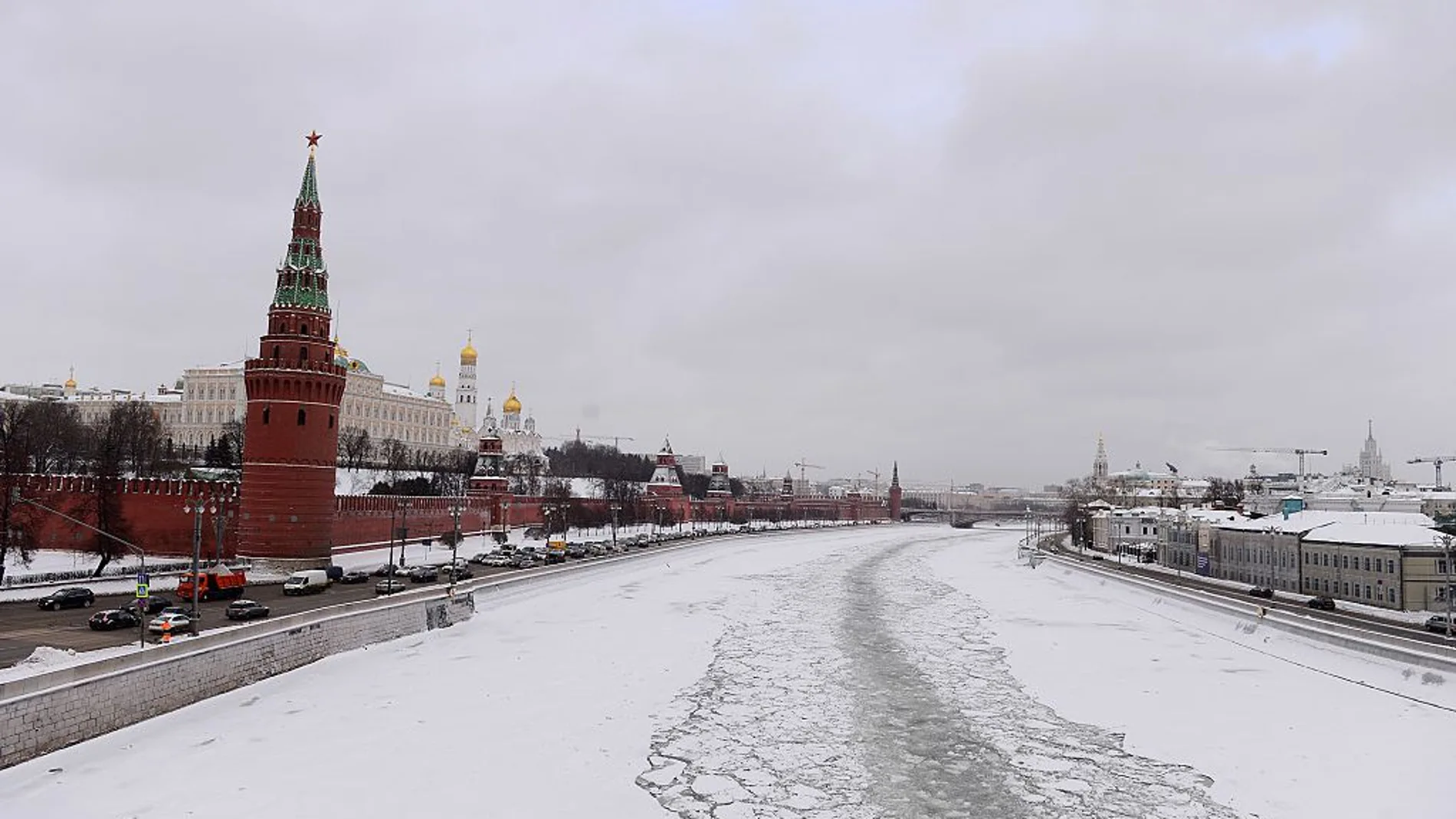 El río Moscova helado El río Moscova helado