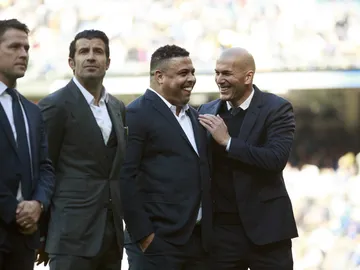 Ronaldo, con Owen, Figo y Zidane Ronaldo, con Owen, Figo y Zidane