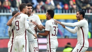 La Roma celebrando el gol frente al Génova