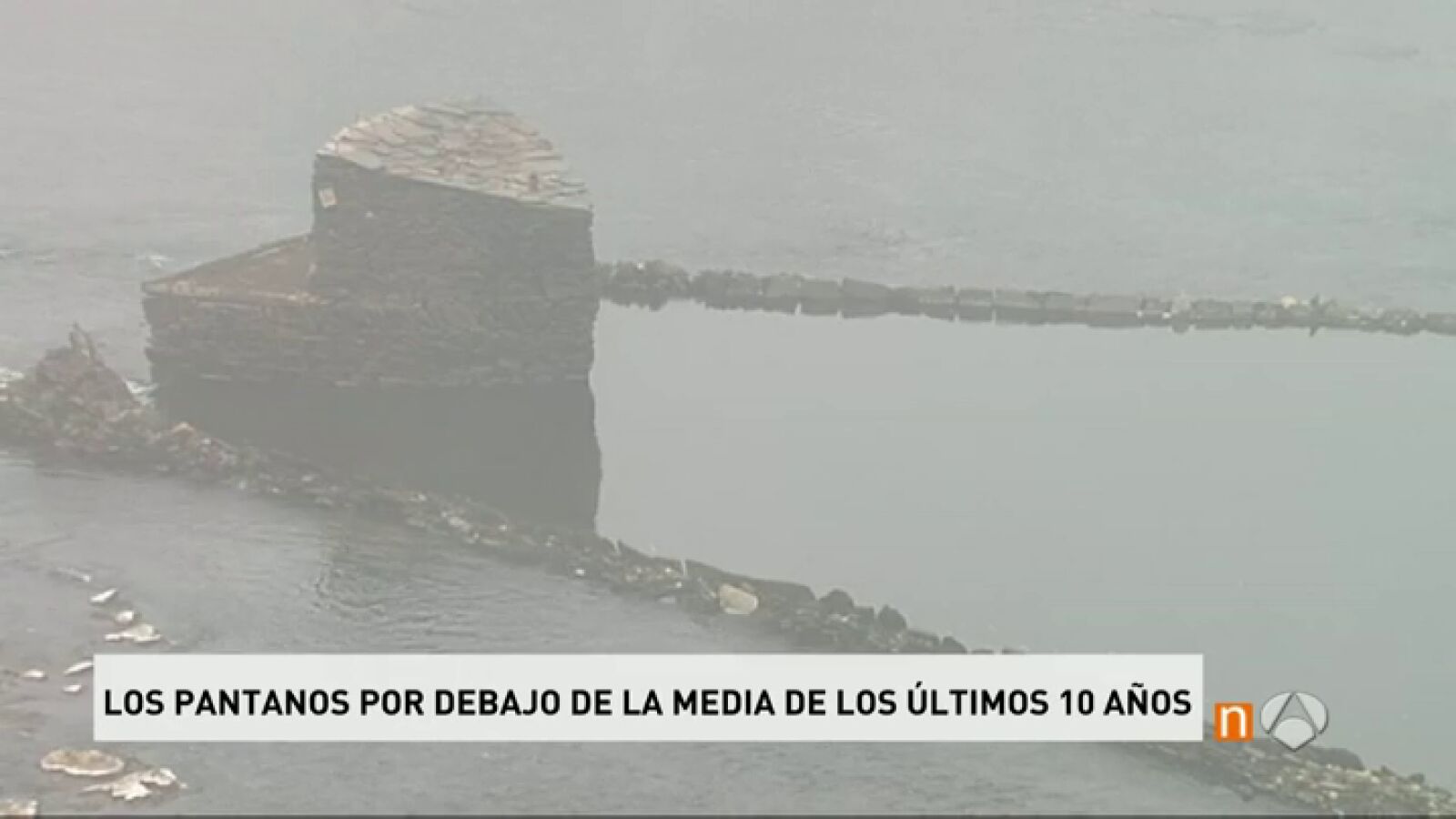 Los restos del pueblo de Portomarín quedan al descubierto por la falta de agua en los pantanos