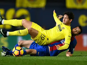 Busquets realiza una entrada a Pato Busquets realiza una entrada a Pato