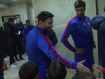 Messi cumple el sueño de varios niños Messi cumple el sueño de varios niños