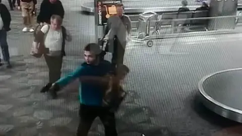 Así comenzó el tiroteo en el aeropuerto de Florida Así comenzó el tiroteo en el aeropuerto de Florida