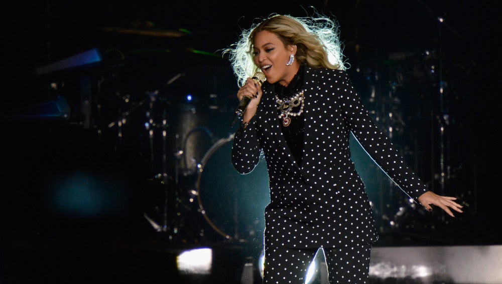 Beyoncé durante su actuación en el evento de apoyo a Hillary Clinton