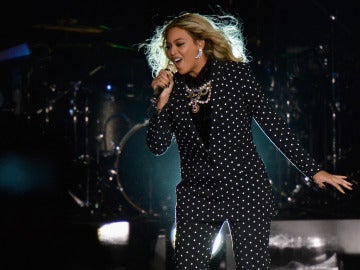 Beyoncé durante su actuación en el evento de apoyo a Hillary Clinton