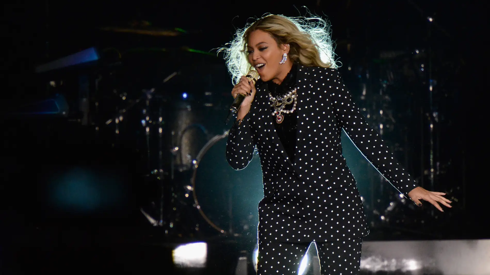Beyoncé durante su actuación en el evento de apoyo a Hillary Clinton