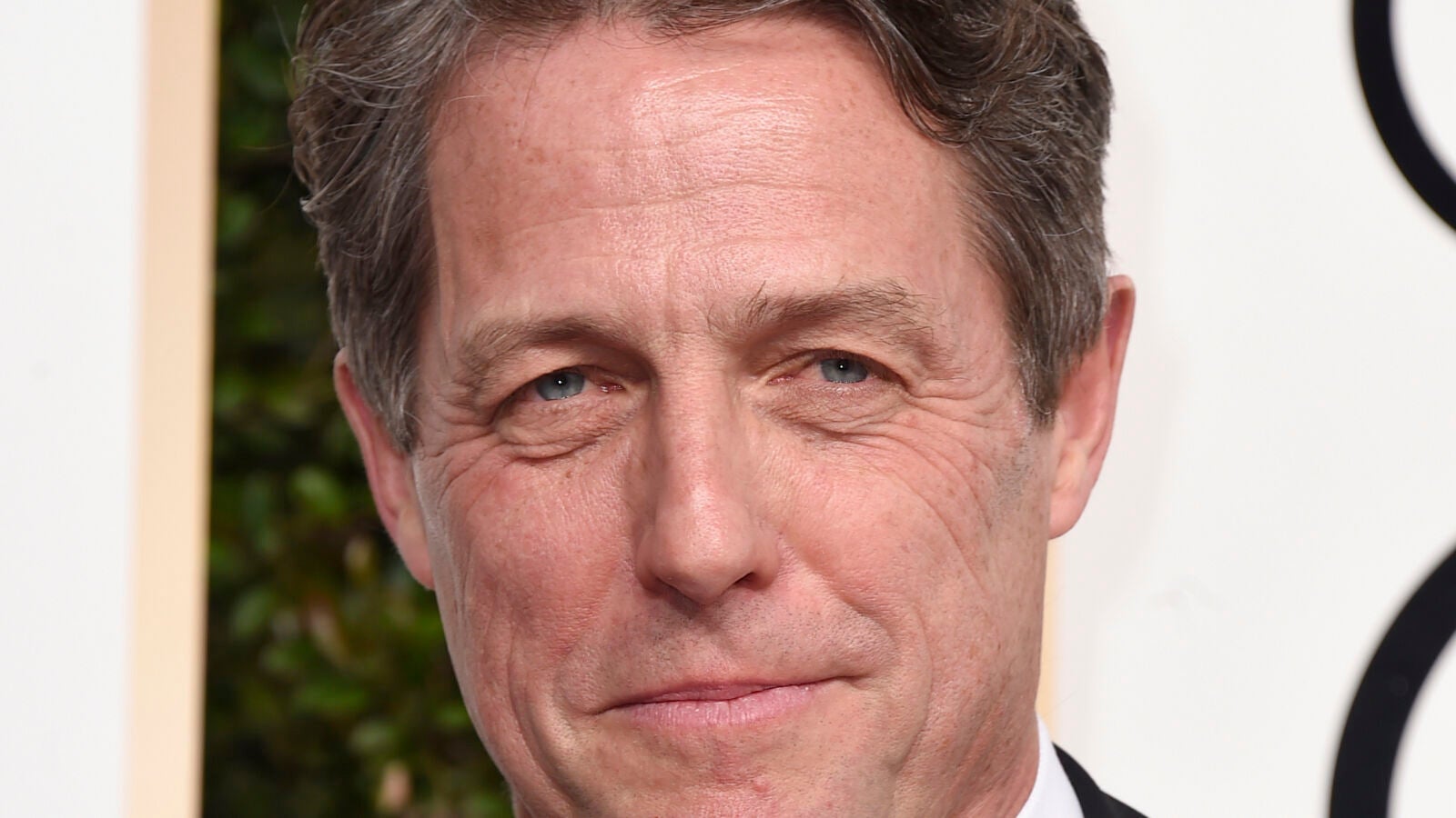  Hugh Grant será padre por quinta vez 