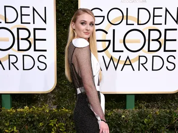 Sophie Turner arriesga y gana con este original Louis Vuitton Sophie Turner arriesga y gana con este original Louis Vuitton