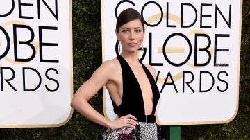 Jessica Biel apostó por un escotado Elie Saab